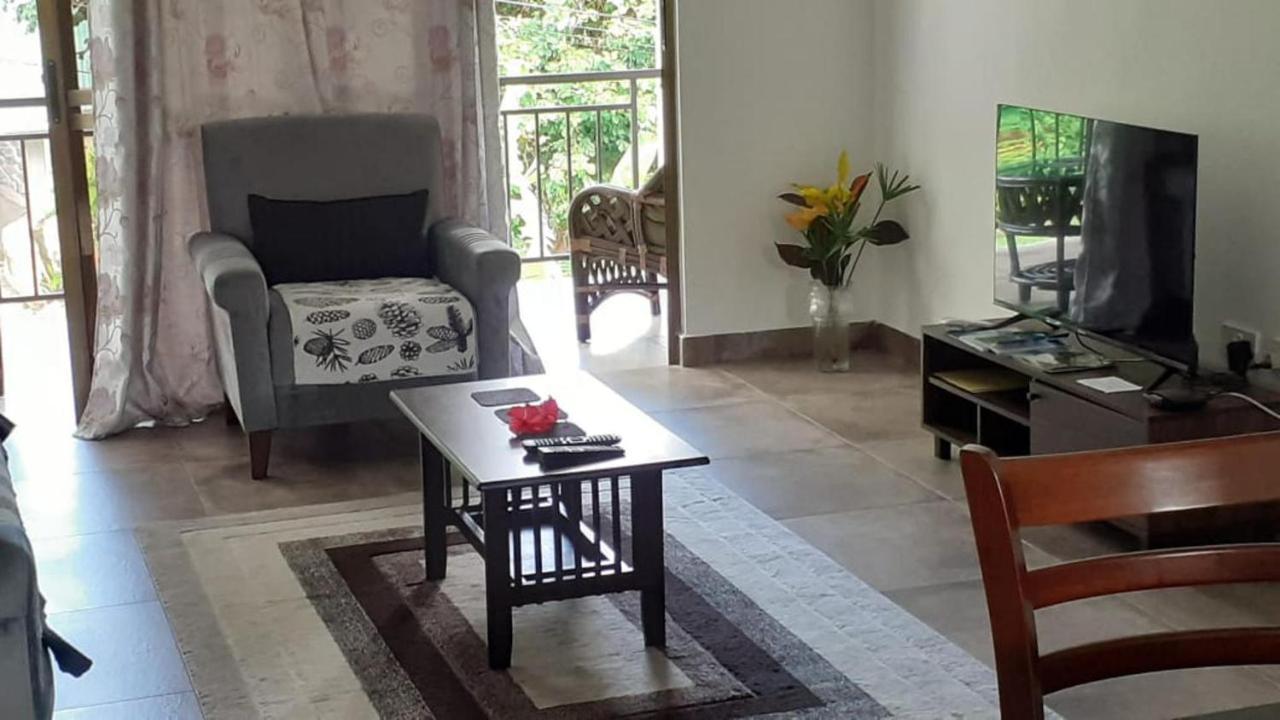 Riverside Mount Simpson Upper Beau Vallon  Buitenkant foto